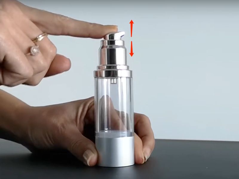 clean airless bottle